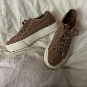 Canvas brown sneakers